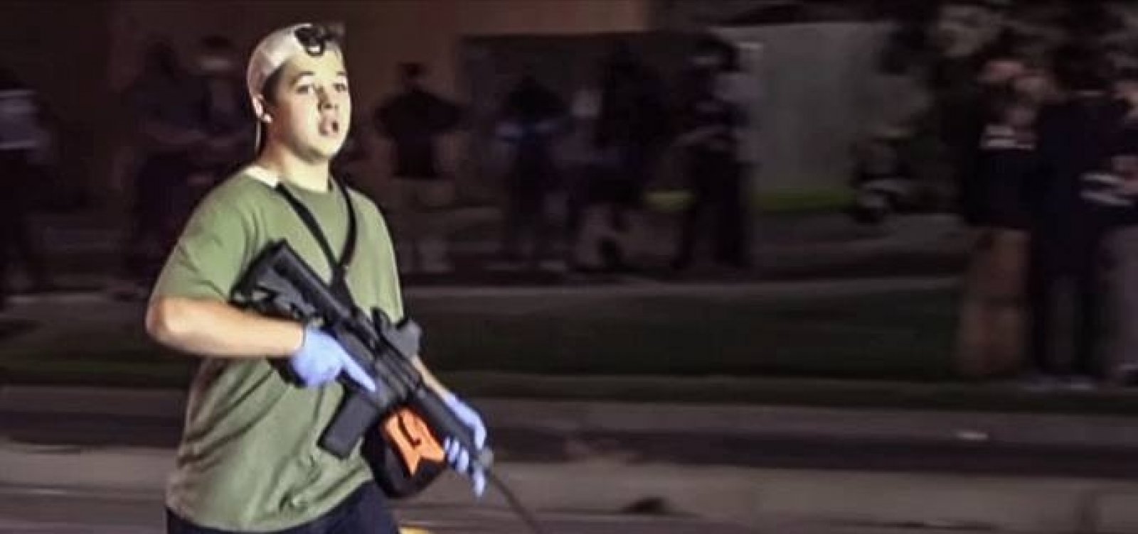 Supremacista de 17 anos é preso acusado de matar manifestantes antirracistas nos EUA