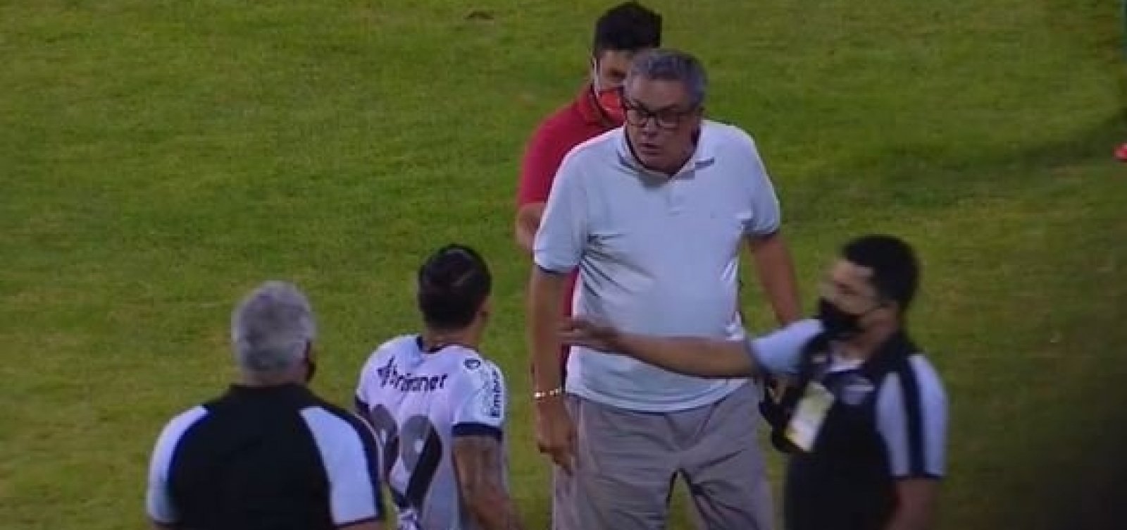 Árbitro relata ameaças de presidente do Vitória em súmula