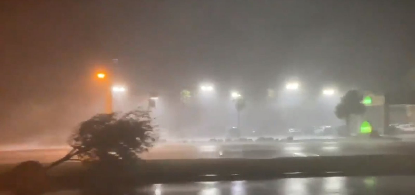 Furacão Laura atinge costa da Louisiana, nos EUA; ventos chegaram a 240 km/h