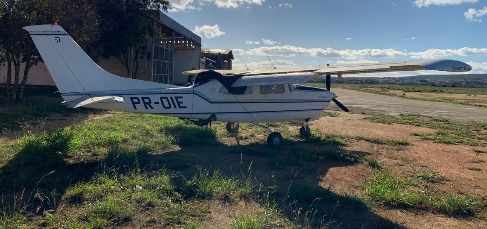 Polícia leiloa avião usado por quadrilha de mulher apontada como maior traficante da Bahia