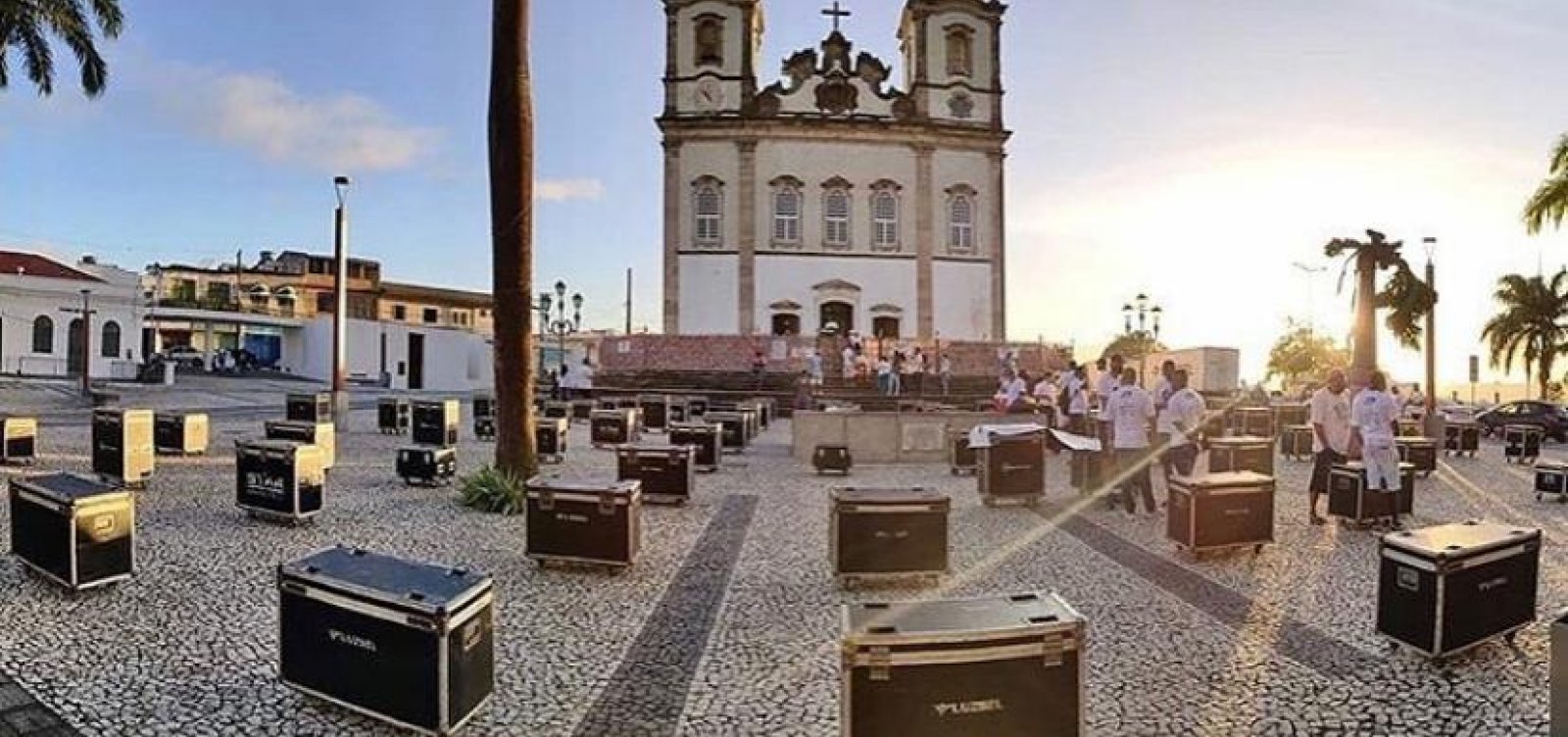 Profissionais do entretenimento recebem benção na Basílica do Senhor do Bonfim