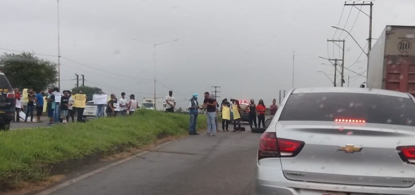 Manifestação na BR-324 deixa trânsito congestionado na manhã desta segunda