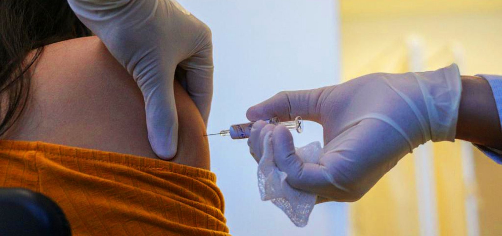 Rússia anuncia primeiro lote de vacinas da Covid-19 para setembro
