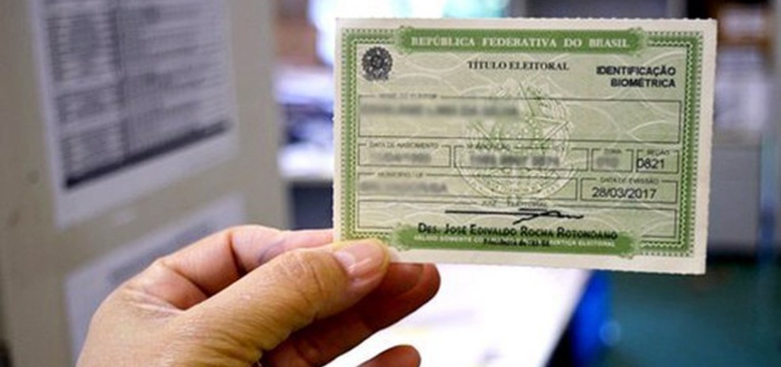 Eleitores com deficiência podem pedir transferência para seção eleitoral acessível