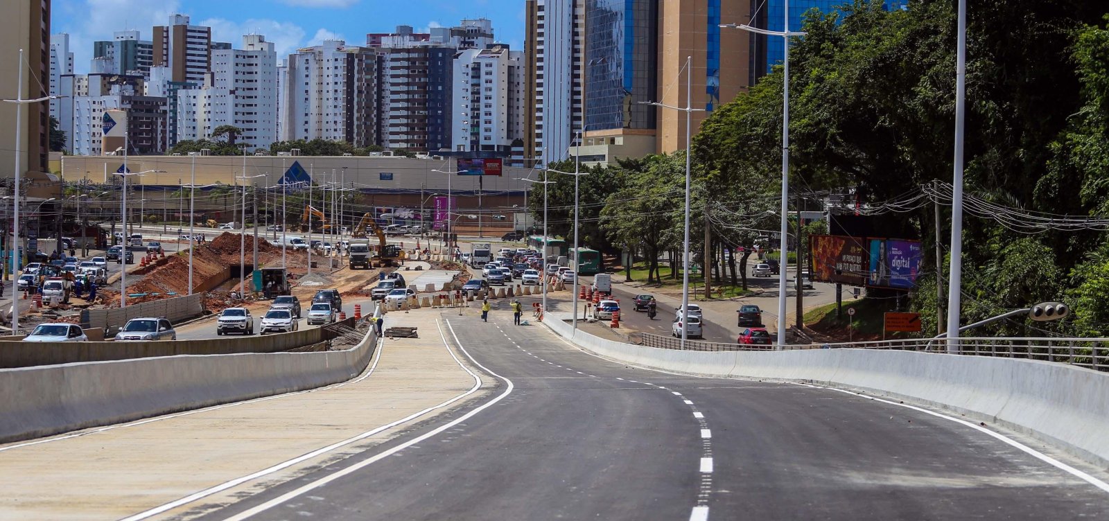 Elevado que liga Itaigara ao Shopping da Bahia é inaugurado