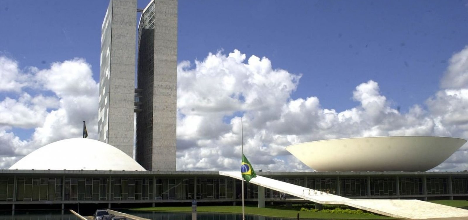 Reforma administrativa não altera regras para juízes, parlamentares e militares