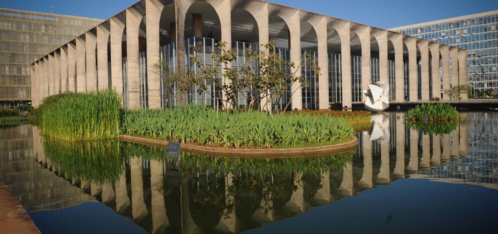 Brasil declara 'persona non grata' representantes de Maduro