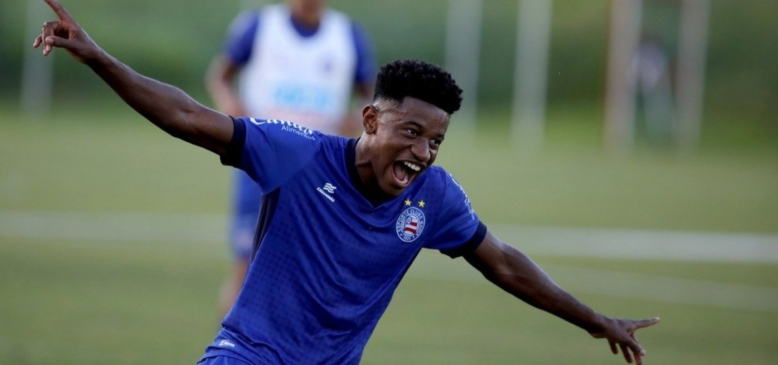 Sem acordo por nova transferência, Eric Ramires volta ao Bahia com futuro incerto