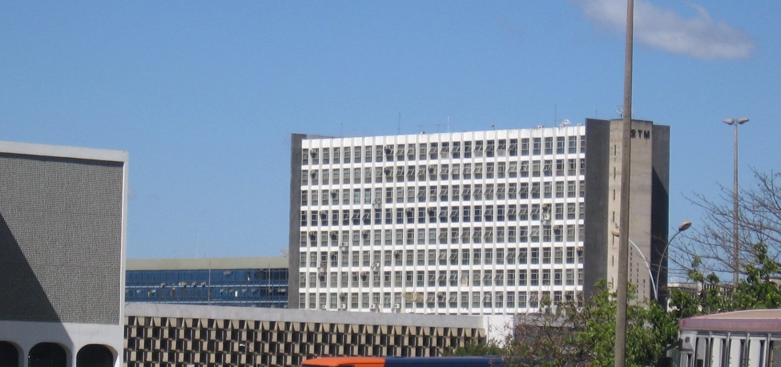 Justiça Militar ignora congelamento e prevê R$ 2 milhões para novos cargos