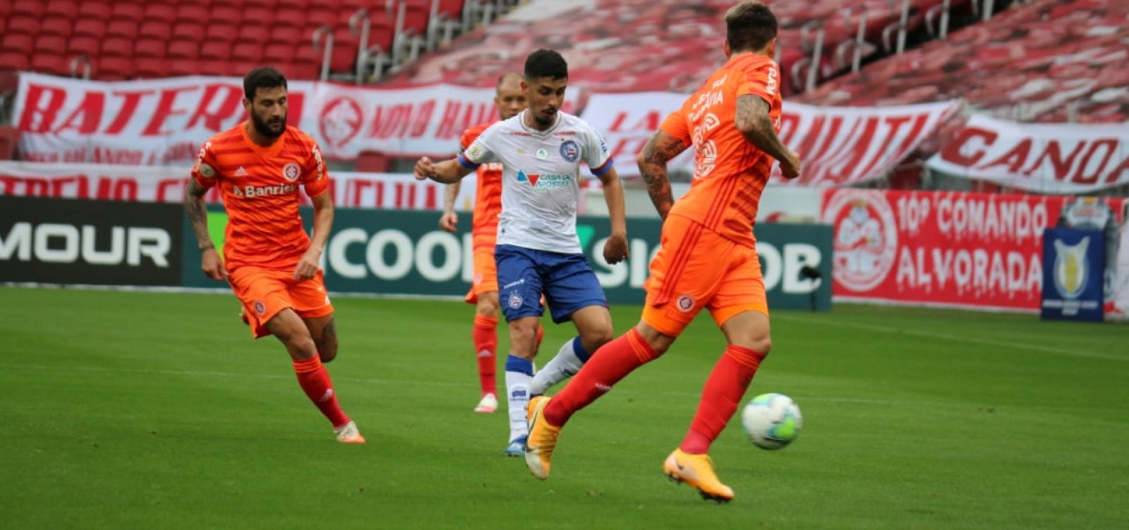 Série A: Bahia arranca empate nos acréscimos contra o Inter, mas soma 5 jogos sem vencer