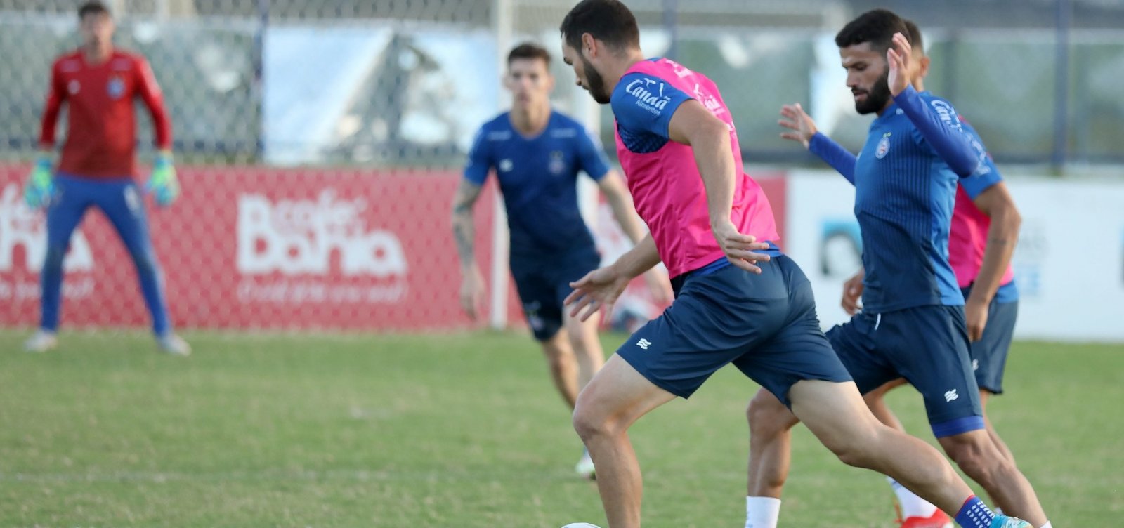 Sob observação de Mano Menezes, Bahia enfrenta o Grêmio nesta quinta
