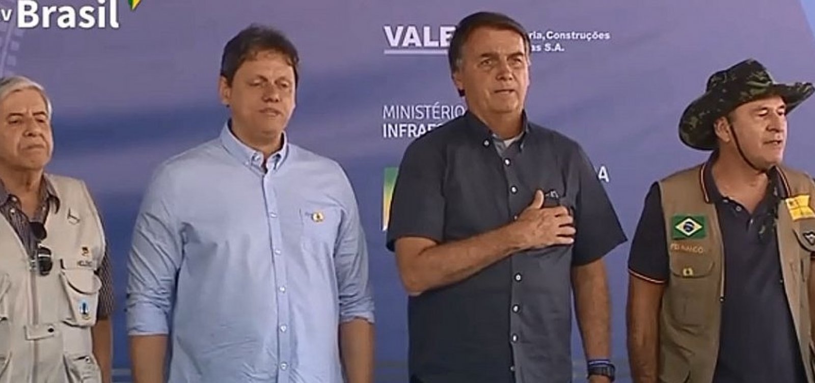Bolsonaro viaja à Bahia para entrega de obra da Fiol ao Exército