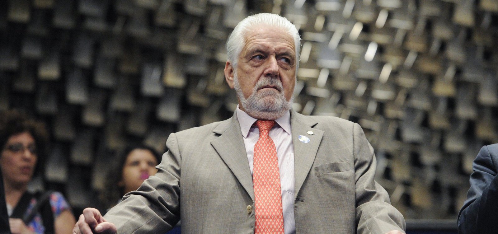 Wagner diz que aliança entre Ciro e DEM é 'canoa furada'