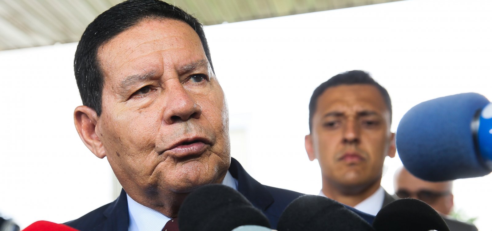 Sem provas, Mourão diz haver 'opositor' do governo no Inpe