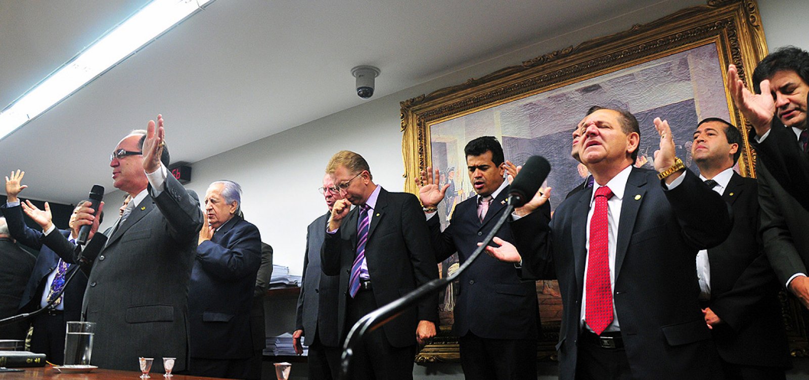 Após veto parcial a perdão de dívidas de igrejas, bancada evangélica se reúne com Bolsonaro