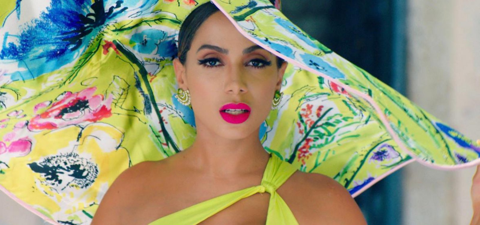 Anitta lança 'Me gusta' com clipe gravado no Pelourinho