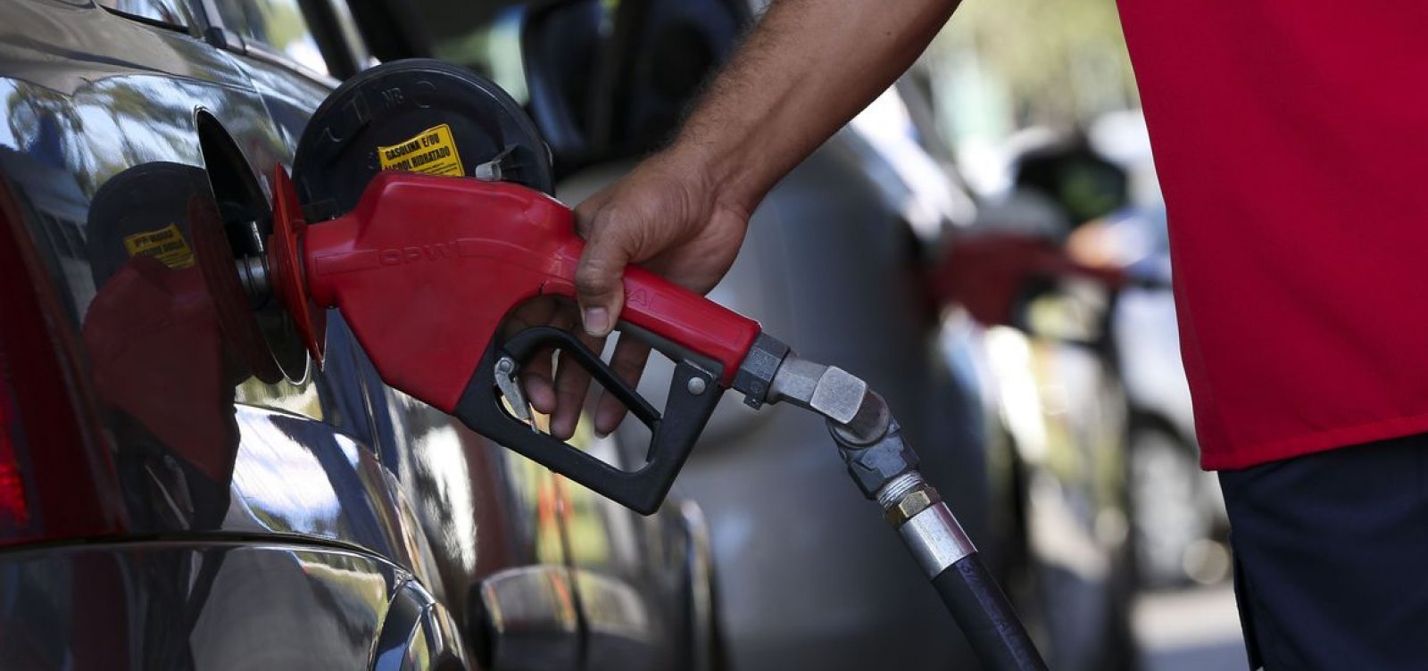 Petrobras vai aumentar preço da gasolina em 4% nesta quarta