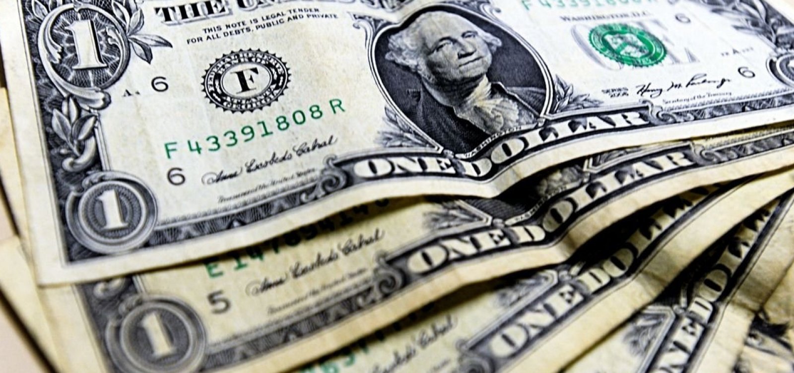 Dólar fecha em alta de 1,29%, negociado a R$ 5,46