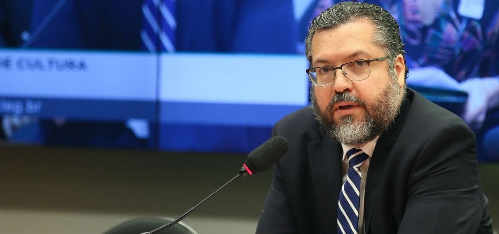 Ernesto Araújo vai ao Senado nesta quinta para explicar visita de Pompeo a Roraima