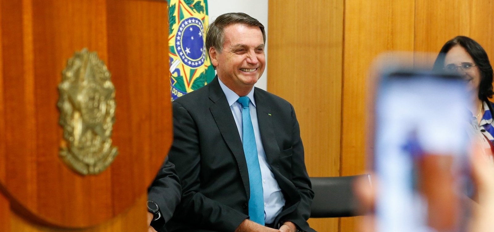 Bolsonaro sanciona lei que permite obras públicas de até R$ 100 mil sem licitação durante pandemia