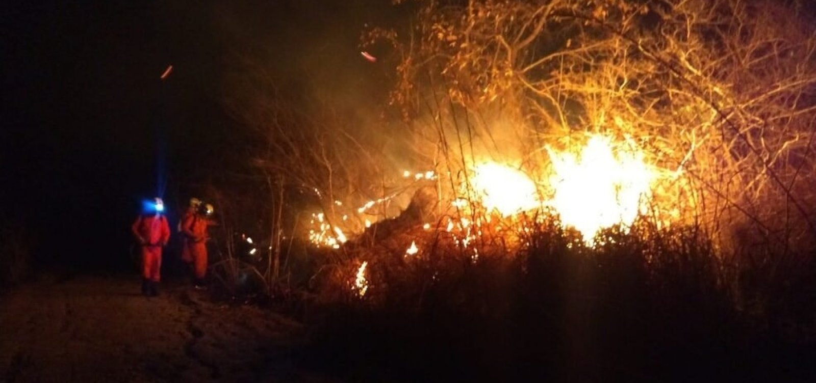  Mais um incêndio no oeste da Bahia; fogo atinge vegetação nativa na Serra da Bandeira 