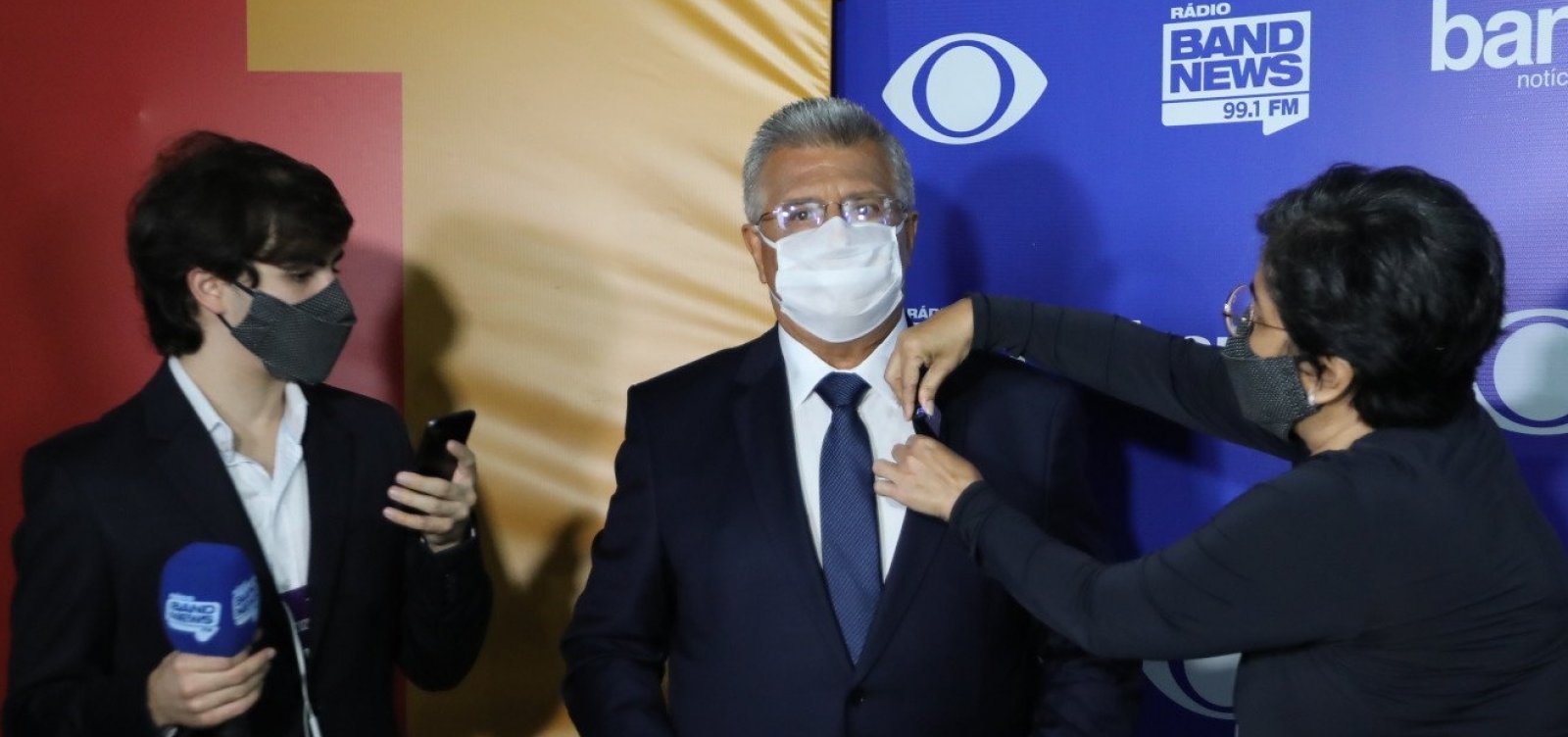 Bacelar eleva tom sobre escolas, e Reis rebate: 'Realidade do passado'