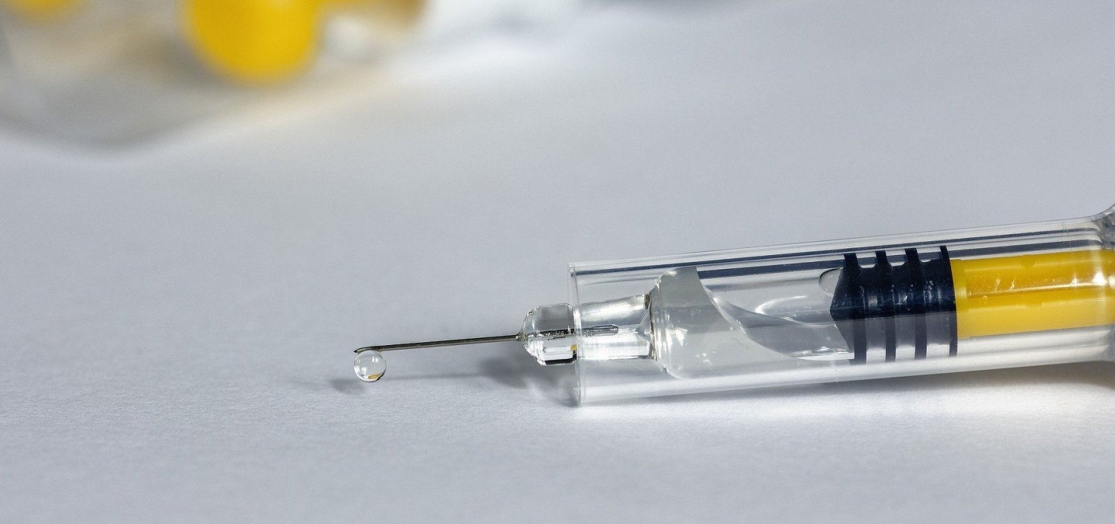 Covid-19: vacina não trará vida de volta ao normal imediatamente, salientam cientistas