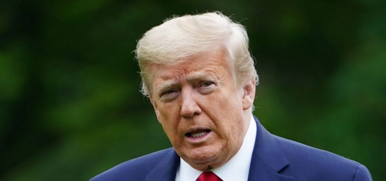 Após ser diagnosticado com Covid-19, Donald Trump está a caminho de hospital