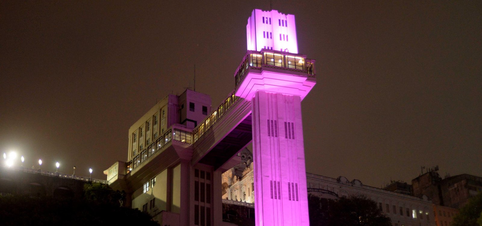 Outubro Rosa: monumentos de Salvador vão reforçar conscientização sobre  câncer de mama - Metro 1