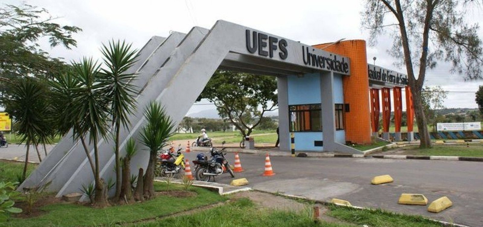 Uefs abre inscrições para professor substituto
