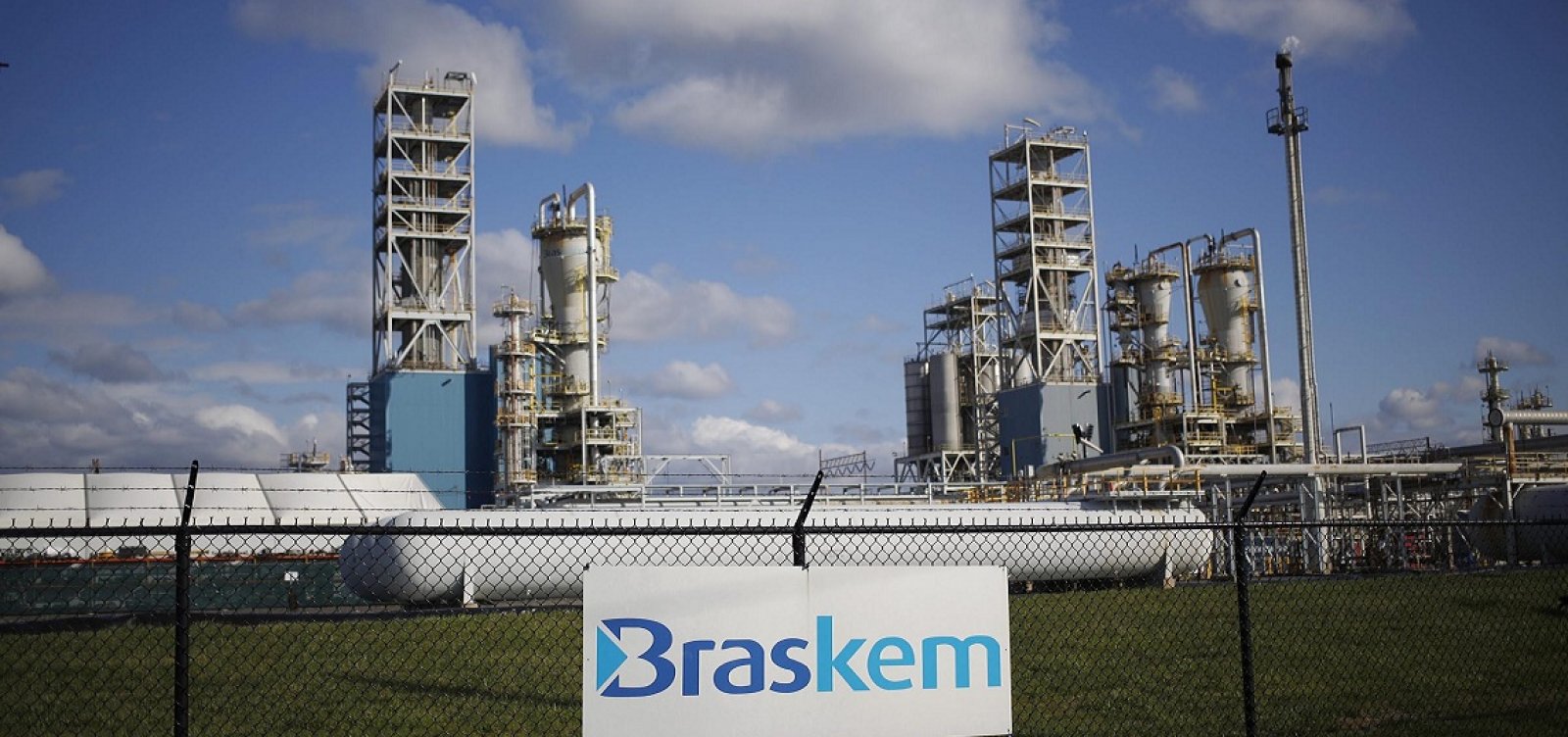 Braskem e TIM lançam programas de estágio só para negros; há vagas na Bahia