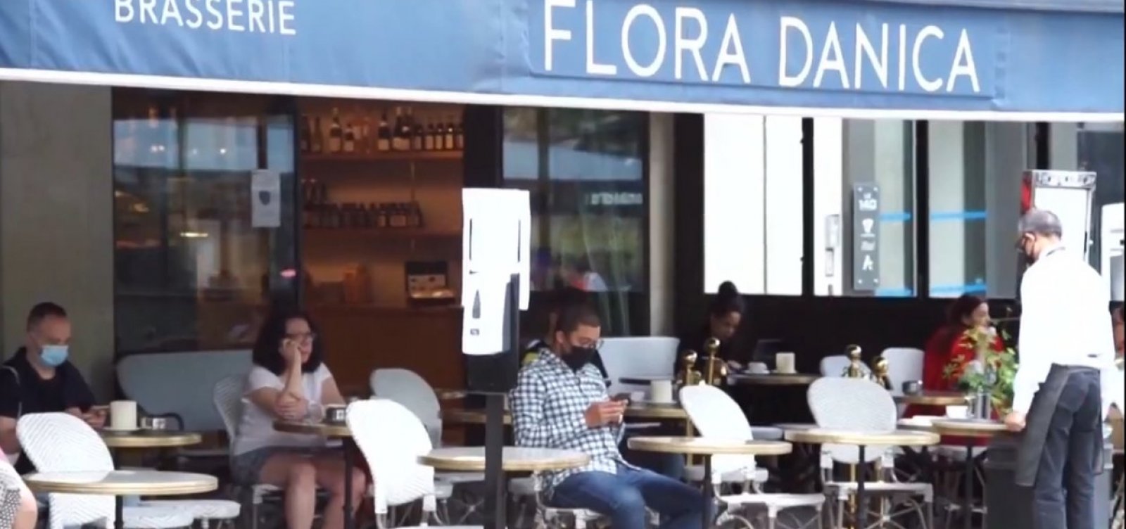 Paris volta a fechar bares para tentar conter nova onda da Covid-19