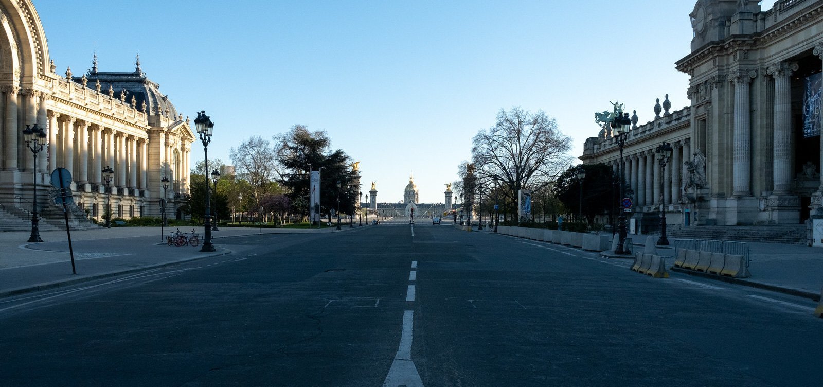 Covid-19: França amplia número de cidades em alerta máximo