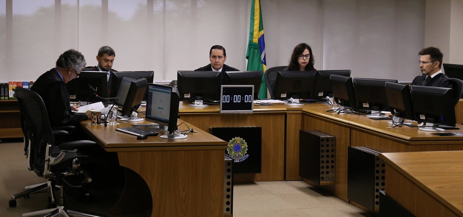 TRF4 nega pedido de nora de Lula para liberar documentos apreendidos pela Lava Jato