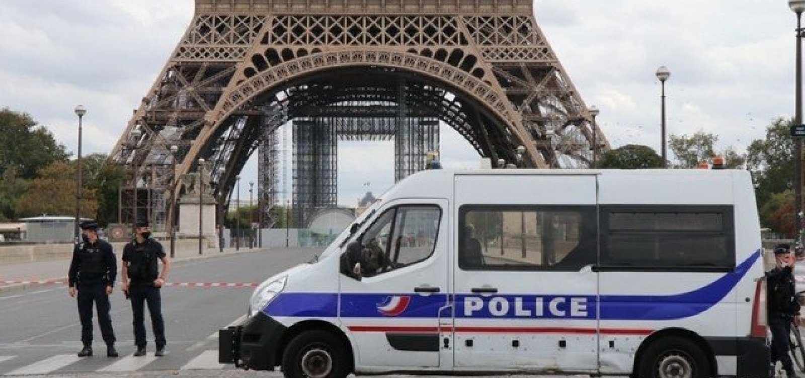 Professor é decapitado em via pública na França e suspeita de terrorismo é investigada