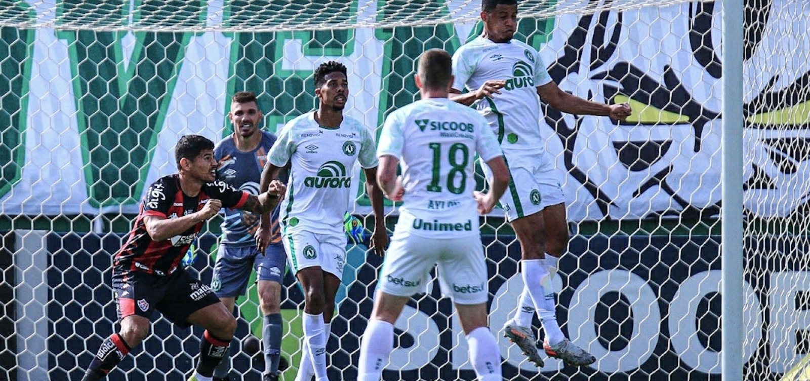 Vitória arranca empate contra Chapecoense em Santa Catarina pela Série B