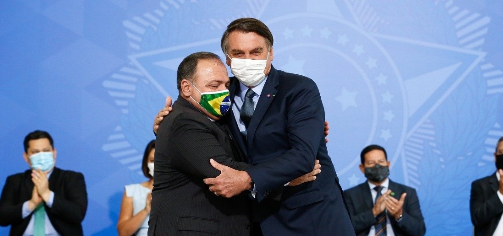Pazuello 'quer aparecer, como o Mandetta', diz Bolsonaro