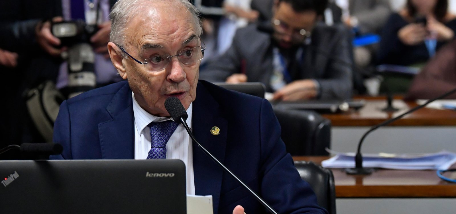 Senador Arolde de Oliveira morre, aos 83 anos, de coronavírus