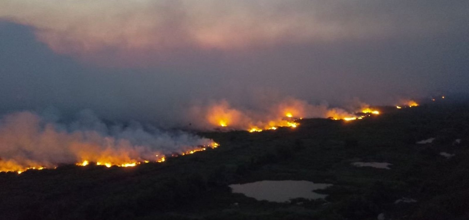 Governo vai desbloquear recursos e retomar combate a queimadas, diz Mourão
