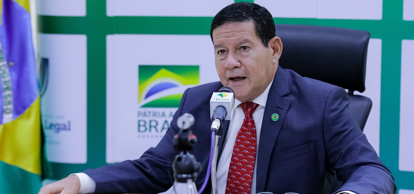 Mourão diz que Forças Armadas estarão na Amazônia até abril de 2021