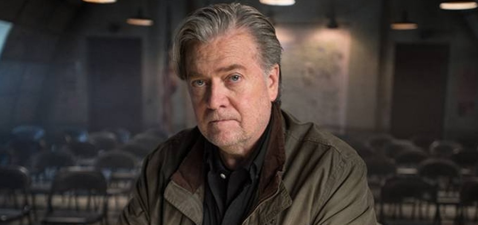 Ex-estrategista de Trump, Steve Bannon é banido do Twitter após sugerir decapitação de autoridades dos EUA 