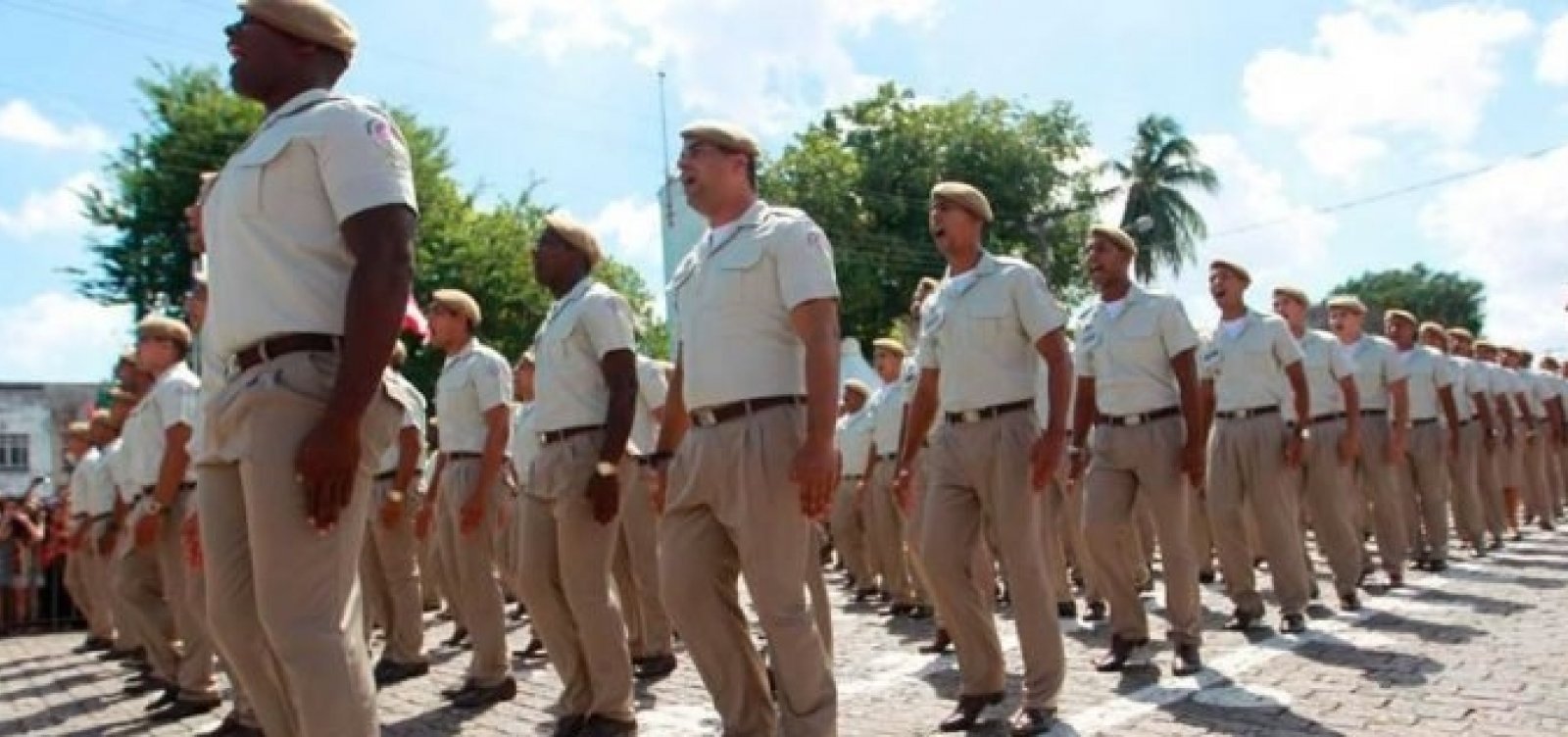 Governo da Bahia publica novo cronograma para concurso de soldado e oficial de saúde