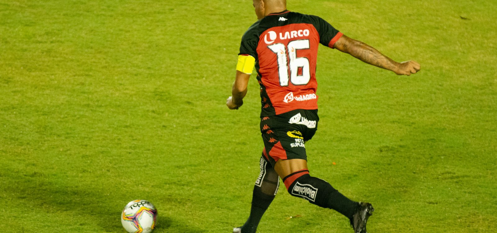 Vitória toma virada do Sampaio Corrêa e fica próximo do Z-4 da Série B