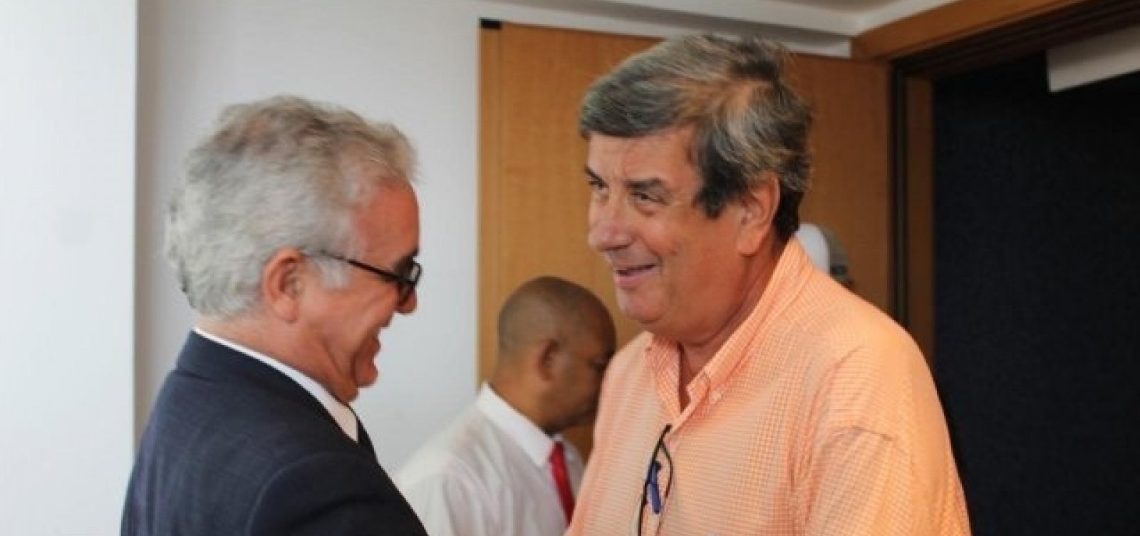 Feira de Santana: Segundo turno terá Zé Neto (PT) e Colbert Martins (MDB) 