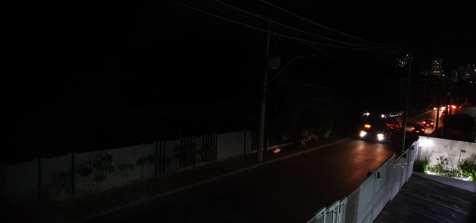 Apagão atinge diversos bairros de Salvador na madrugada desta terça-feira